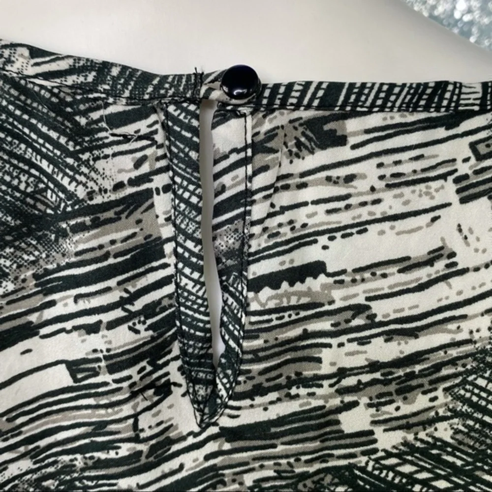 W118 by Walter Baker Abstract Casual Workwear Black White Short Sleeve Top S